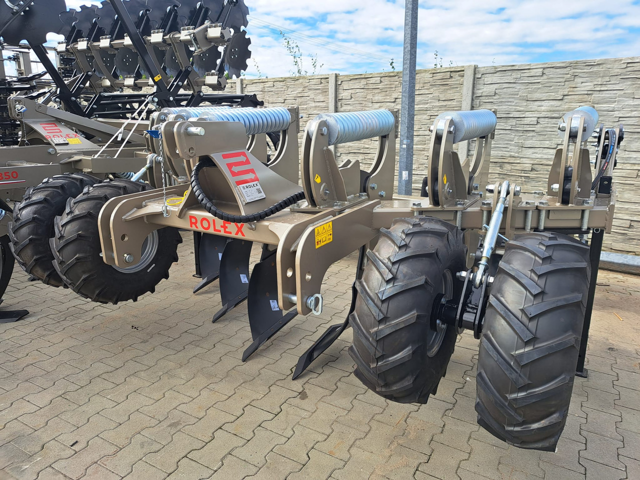 ROLEX Tiefenlockerer / Subsoiler / Décompacteur / Subsolador / Dissodatori / Глубокорыхлитель тип V / Głębosz typ V 3 m - Subsolador: foto 1 ROLEX Tiefenlockerer / Subsoiler / Décompacteur / Subsolador / Dissodatori / Глубокорыхлитель тип V / Głębosz typ V 3 m - Subsolador: foto 1