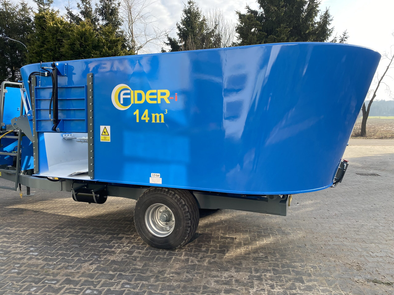 ZAMET Futtermischwagen / Feed mixer / Melangeuse / Carro miscelatore / Vagoneta 2 sinfines / Кормораздатчик 2 шнека / Wóz paszowy 14 m3 - Desensiladora: foto 3 ZAMET Futtermischwagen / Feed mixer / Melangeuse / Carro miscelatore / Vagoneta 2 sinfines / Кормораздатчик 2 шнека / Wóz paszowy 14 m3 - Desensiladora: foto 3