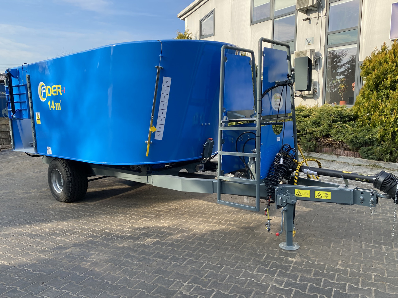 ZAMET Futtermischwagen / Feed mixer / Melangeuse / Carro miscelatore / Vagoneta 2 sinfines / Кормораздатчик 2 шнека / Wóz paszowy 14 m3 - Desensiladora: foto 2 ZAMET Futtermischwagen / Feed mixer / Melangeuse / Carro miscelatore / Vagoneta 2 sinfines / Кормораздатчик 2 шнека / Wóz paszowy 14 m3 - Desensiladora: foto 2