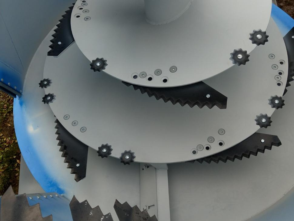 Leasing para ZAMET Futtermischwagen / Feed mixer / Melangeuse / Carro miscelatore / Vagoneta de alimentación / Кормораздатчик / Wóz paszowy 7-12 m3 ZAMET Futtermischwagen / Feed mixer / Melangeuse / Carro miscelatore / Vagoneta de alimentación / Кормораздатчик / Wóz paszowy 7-12 m3: foto 12 Leasing para ZAMET Futtermischwagen / Feed mixer / Melangeuse / Carro miscelatore / Vagoneta de alimentación / Кормораздатчик / Wóz paszowy 7-12 m3 ZAMET Futtermischwagen / Feed mixer / Melangeuse / Carro miscelatore / Vagoneta de alimentación / Кормораздатчик / Wóz paszowy 7-12 m3: foto 12