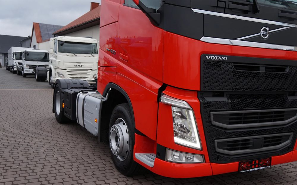 Volvo FH 4 EURO 6 GLOBETROTTER NISKI PRZEBIEG PEŁEN SERWIS - Cabeza tractora: foto 5 Volvo FH 4 EURO 6 GLOBETROTTER NISKI PRZEBIEG PEŁEN SERWIS - Cabeza tractora: foto 5