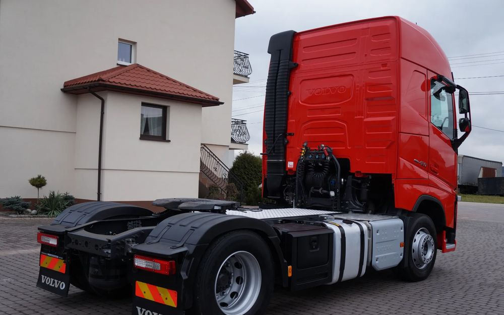 Volvo FH 4 EURO 6 GLOBETROTTER NISKI PRZEBIEG PEŁEN SERWIS - Cabeza tractora: foto 4 Volvo FH 4 EURO 6 GLOBETROTTER NISKI PRZEBIEG PEŁEN SERWIS - Cabeza tractora: foto 4