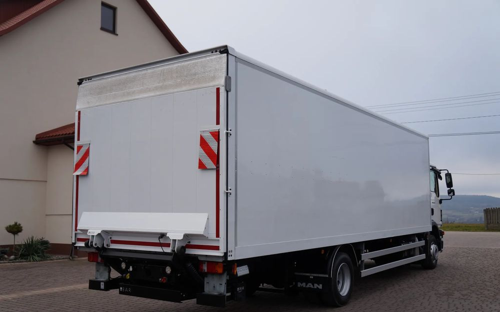 MAN TGM 12.290 / 15.290 EURO 6 KONTENER 20 PALET WINDA - Camión caja cerrada: foto 5 MAN TGM 12.290 / 15.290 EURO 6 KONTENER 20 PALET WINDA - Camión caja cerrada: foto 5