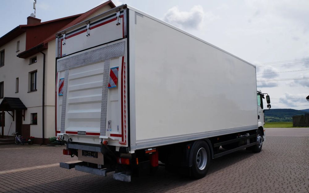 MAN TGM 18.250 / 18.290 EURO 6 KONTENER 19 PALET ŁAD. 9800 KG WINDA - Camión caja cerrada: foto 4 MAN TGM 18.250 / 18.290 EURO 6 KONTENER 19 PALET ŁAD. 9800 KG WINDA - Camión caja cerrada: foto 4