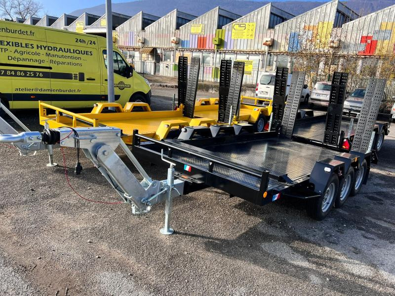 Moiroud TR3500 3 ESSIEUX 3T5 NEUVE MOIROUD NOIRE LARGE - Remolque porta maquinaria: foto 1 Moiroud TR3500 3 ESSIEUX 3T5 NEUVE MOIROUD NOIRE LARGE - Remolque porta maquinaria: foto 1