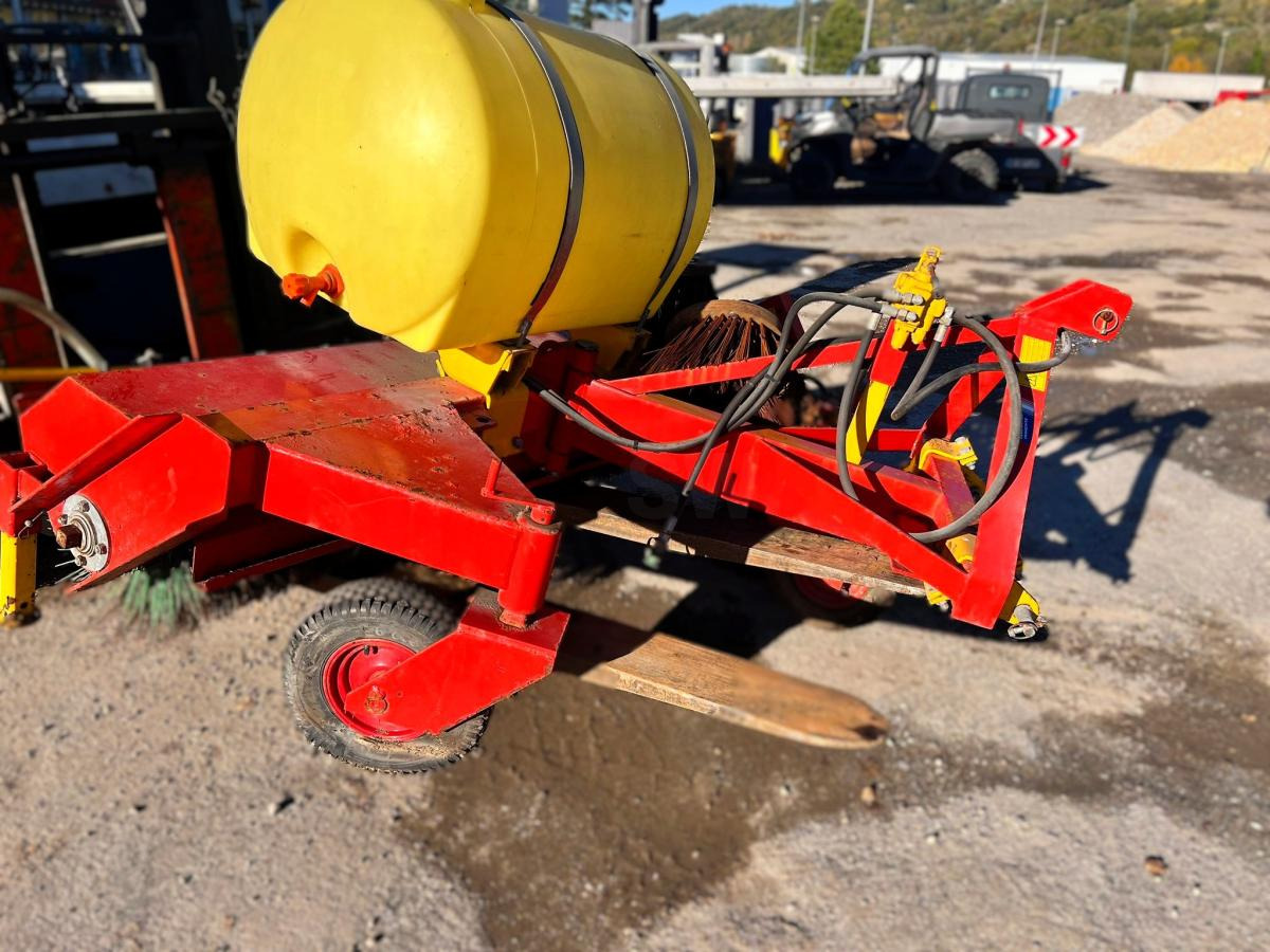 RABAUD CHAMPION BALAYEUSE ALIGNEUSE AVEC BALAIS LATERAL - Barredora cucharón: foto 5 RABAUD CHAMPION BALAYEUSE ALIGNEUSE AVEC BALAIS LATERAL - Barredora cucharón: foto 5