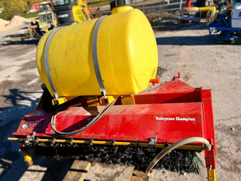 RABAUD CHAMPION BALAYEUSE ALIGNEUSE AVEC BALAIS LATERAL - Barredora cucharón: foto 4 RABAUD CHAMPION BALAYEUSE ALIGNEUSE AVEC BALAIS LATERAL - Barredora cucharón: foto 4