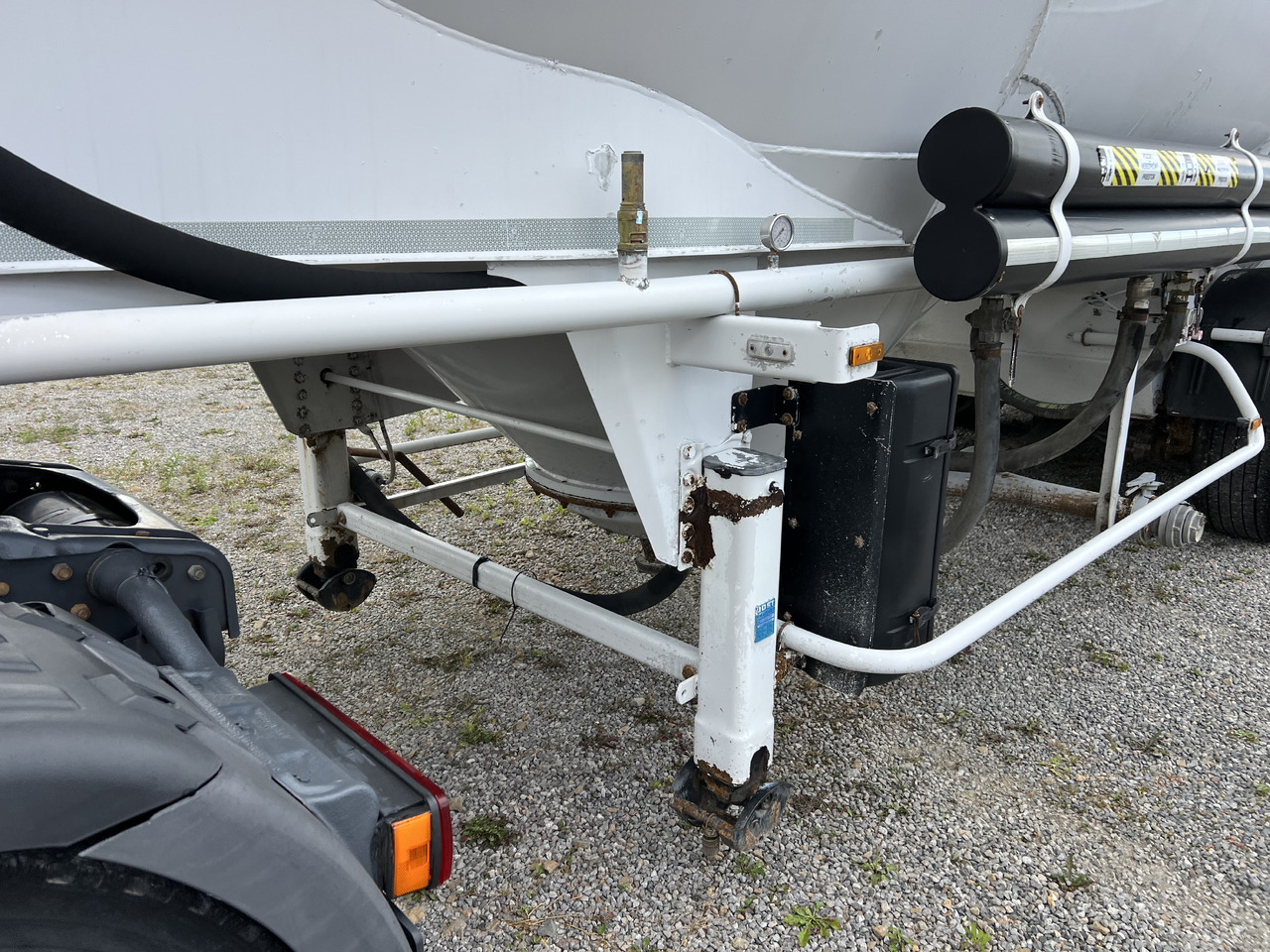 SPITZER S27DR-F010 - Semirremolque silo: foto 4 SPITZER S27DR-F010 - Semirremolque silo: foto 4