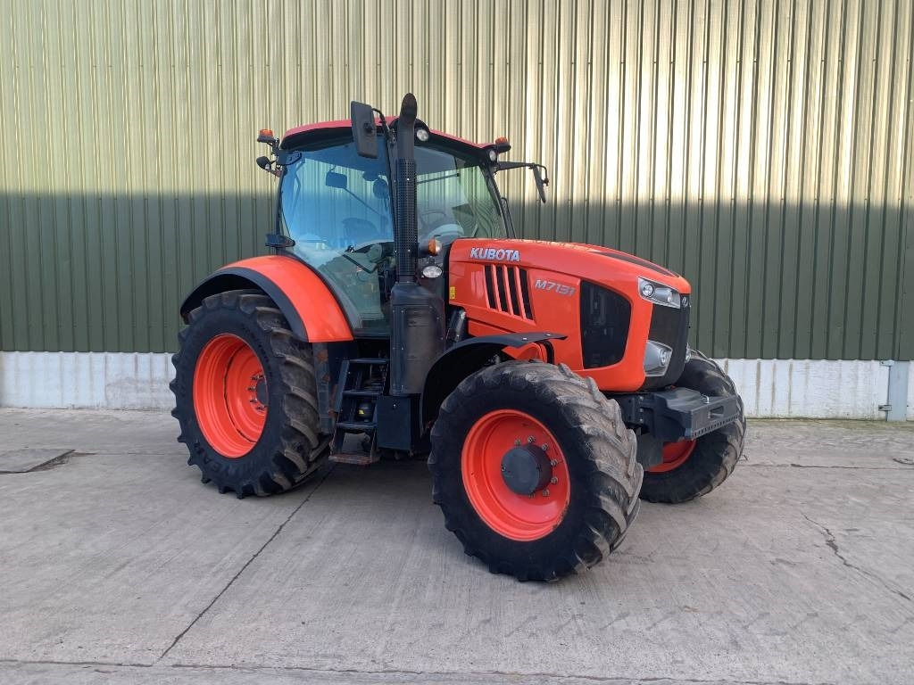 Kubota M 7131 - Tractor: foto 1 Kubota M 7131 - Tractor: foto 1