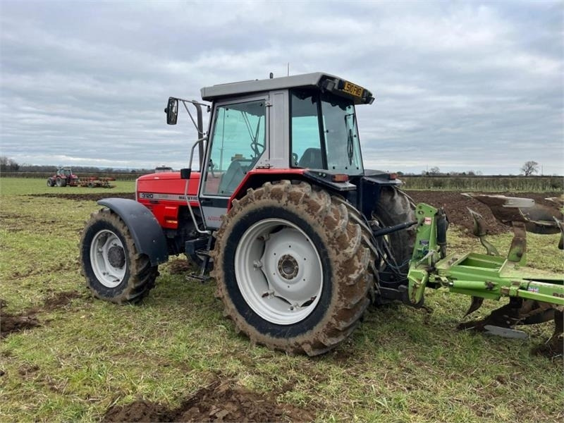 Massey Ferguson 3120 Dynashift - Tractor: foto 2 Massey Ferguson 3120 Dynashift - Tractor: foto 2