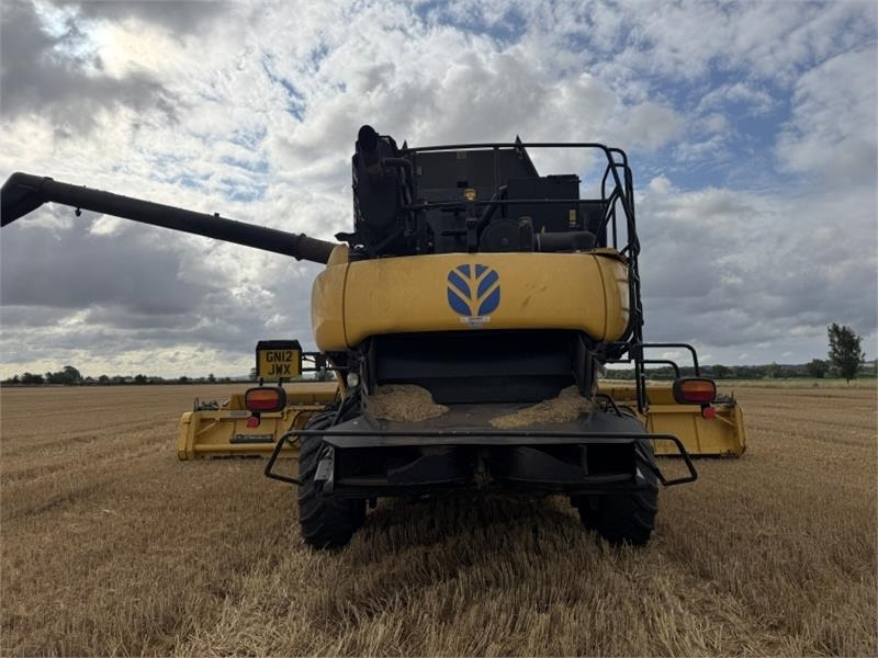 New Holland New Holland CR9090 Rotary Combine **Video Below** - Accesorios para cosechadoras: foto 4 New Holland New Holland CR9090 Rotary Combine **Video Below** - Accesorios para cosechadoras: foto 4