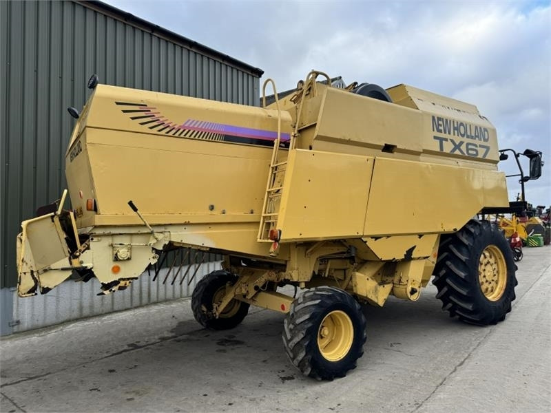 New Holland TX67 c/w 20ft Header - Accesorios para cosechadoras: foto 2 New Holland TX67 c/w 20ft Header - Accesorios para cosechadoras: foto 2