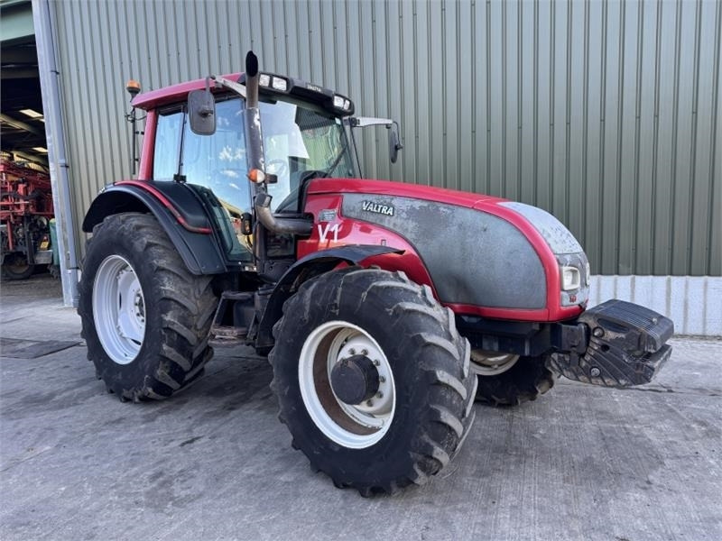 Valtra T151 Tractor - Tractor: foto 1 Valtra T151 Tractor - Tractor: foto 1