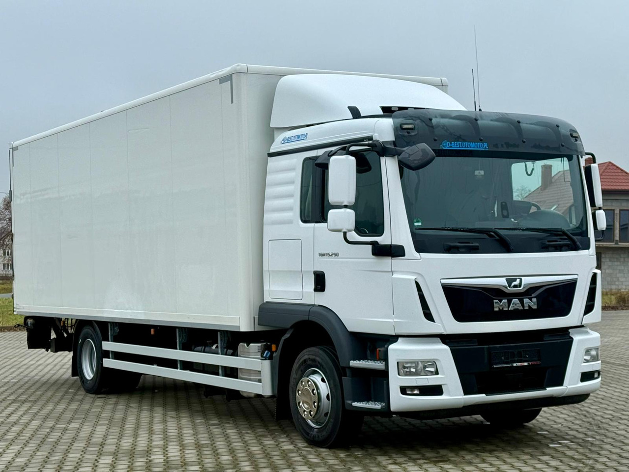 MAN TGM 15.290 / IZOTERMA / WINDA / 18 PALET / AUTOMAT / SYPIALKA / - Camión isotérmico: foto 1 MAN TGM 15.290 / IZOTERMA / WINDA / 18 PALET / AUTOMAT / SYPIALKA / - Camión isotérmico: foto 1