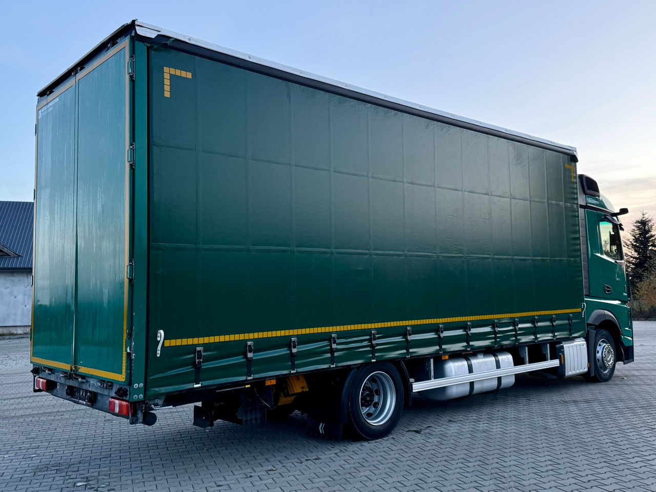 MERCEDES-BENZ ACTROS 1845 / FIRANKA / 19 EUROPALET / DUŻA KABINA / AUTOMAT / 2021 - Camión lona: foto 4 MERCEDES-BENZ ACTROS 1845 / FIRANKA / 19 EUROPALET / DUŻA KABINA / AUTOMAT / 2021 - Camión lona: foto 4