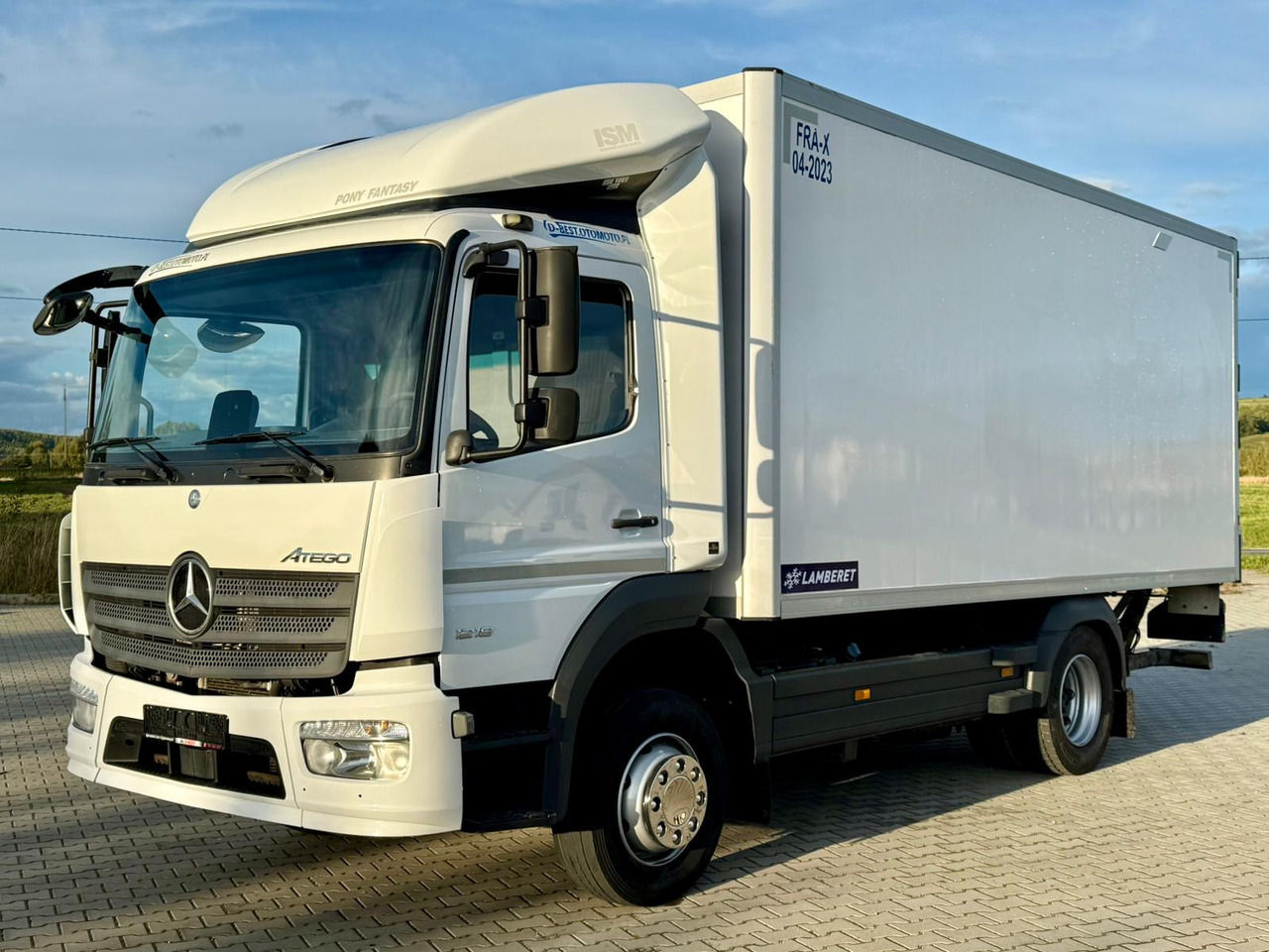 MERCEDES-BENZ ATEGO 1218 / CHŁODNIA / IZOTERMA / WINDA / 5.10 M DŁUGOŚCI / LAMBERET / AUTOMAT / 2017 ROK / 410 TYŚ KM - Camión frigorífico: foto 2 MERCEDES-BENZ ATEGO 1218 / CHŁODNIA / IZOTERMA / WINDA / 5.10 M DŁUGOŚCI / LAMBERET / AUTOMAT / 2017 ROK / 410 TYŚ KM - Camión frigorífico: foto 2