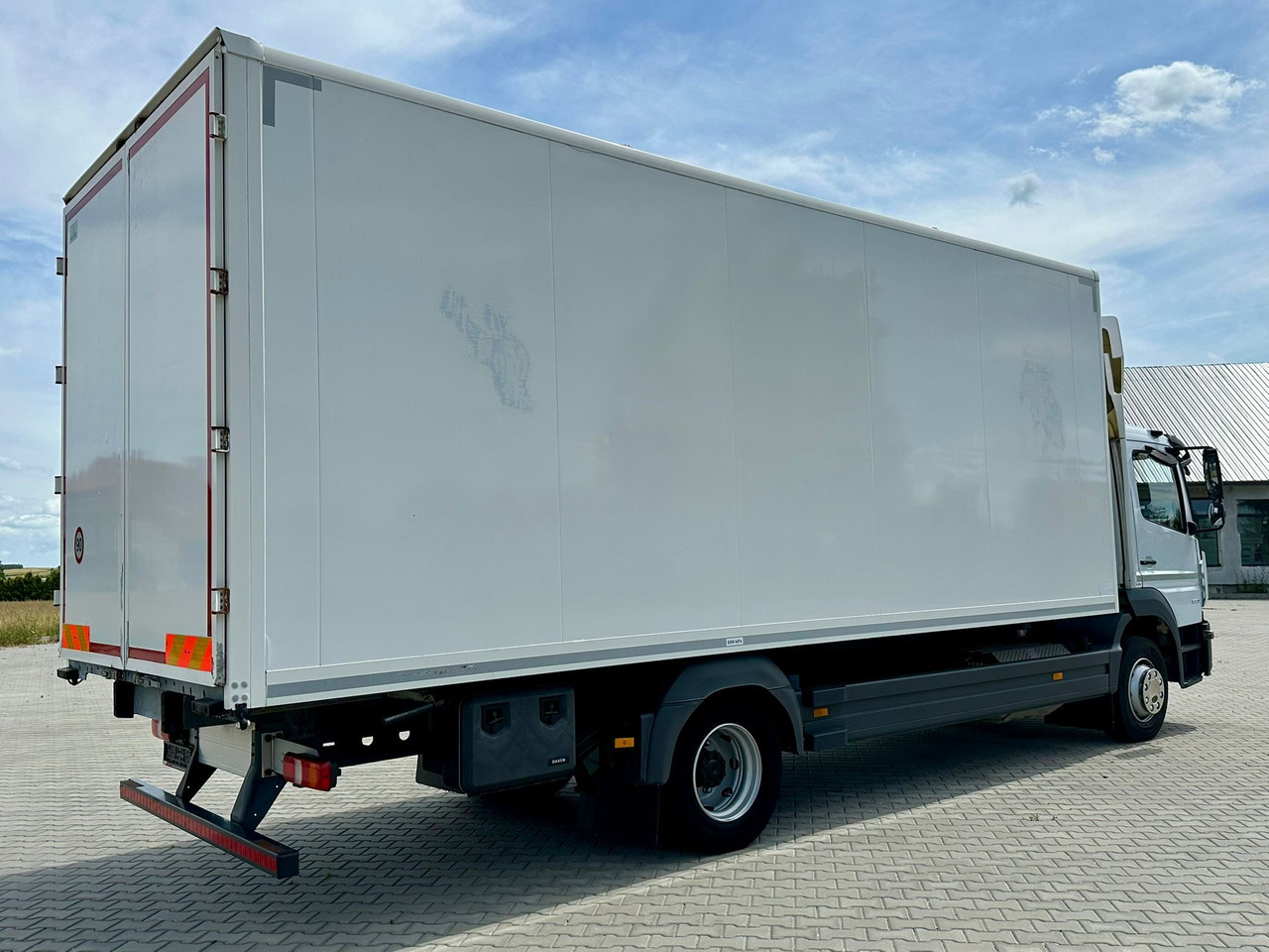 MERCEDES-BENZ ATEGO / 1221 / IZOTERMA / KONTENER / AUTOMAT / 230 TYS KM / 17 EUROPALET / 6.8 M DŁUGOŚCI / 2019 ROK - Camión isotérmico: foto 3 MERCEDES-BENZ ATEGO / 1221 / IZOTERMA / KONTENER / AUTOMAT / 230 TYS KM / 17 EUROPALET / 6.8 M DŁUGOŚCI / 2019 ROK - Camión isotérmico: foto 3