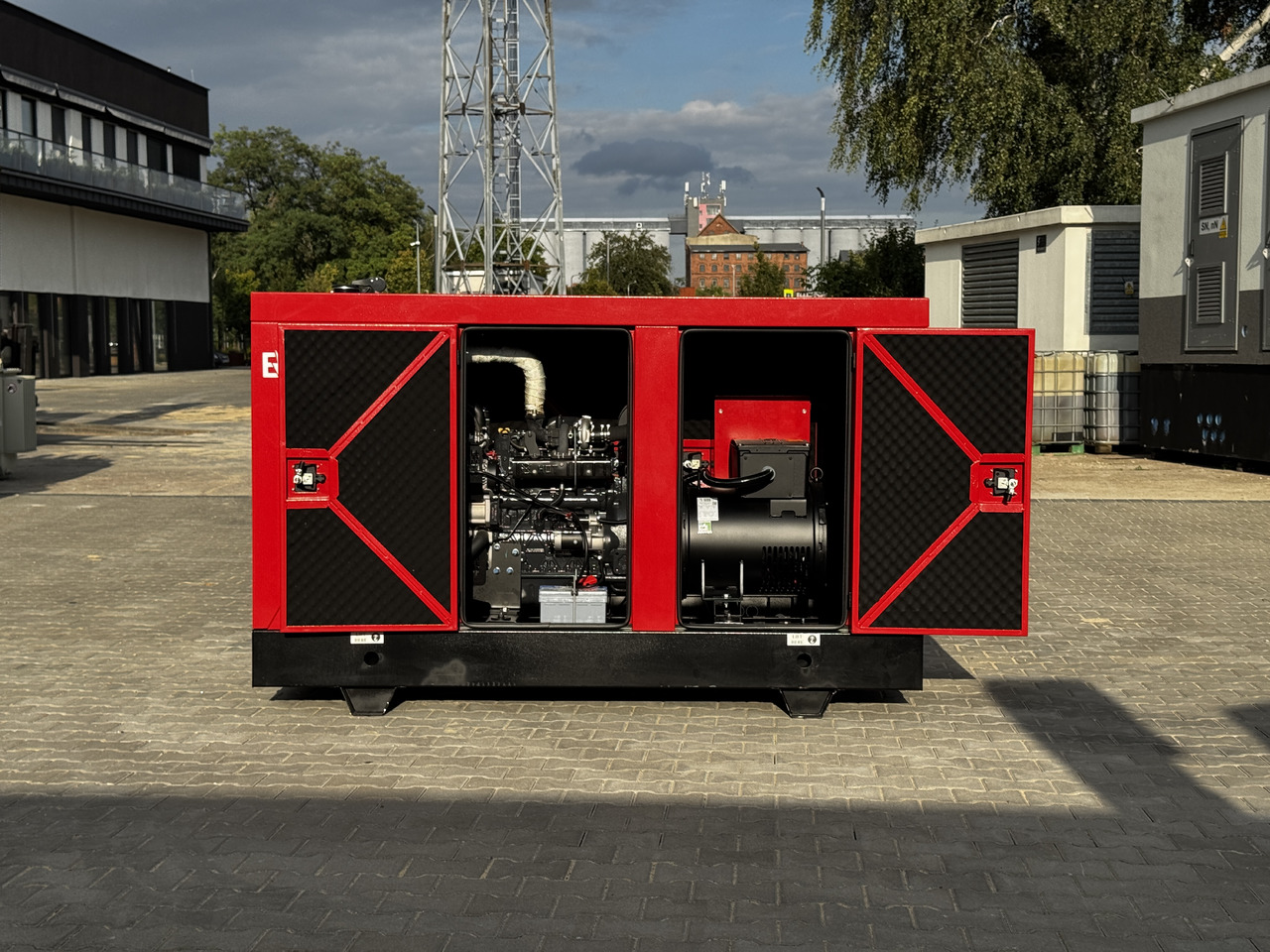 IVECO 30 kVA / 24 kW - Generador industriale: foto 4 IVECO 30 kVA / 24 kW - Generador industriale: foto 4