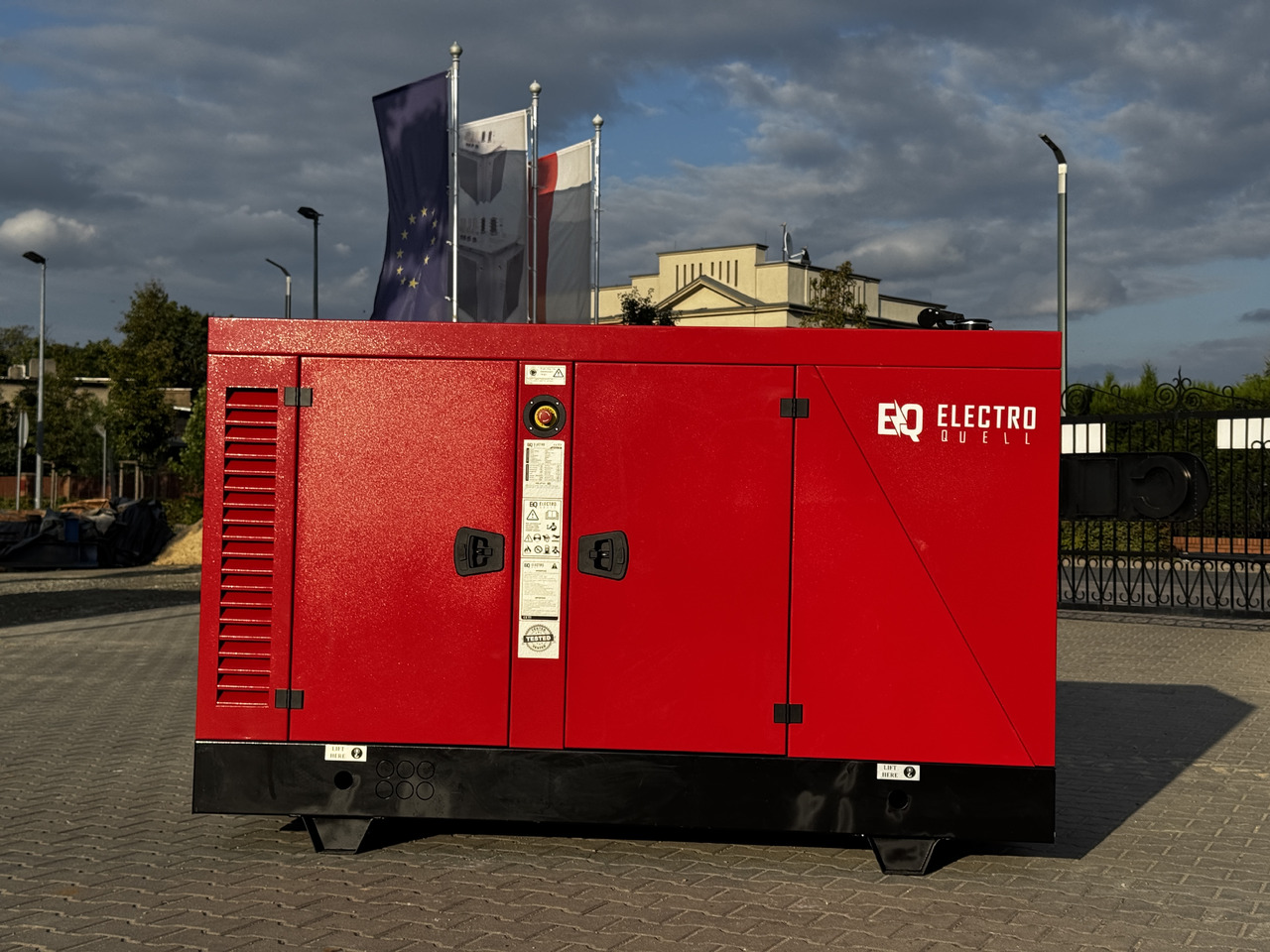 IVECO 45 kVA / 36 kW - Generador industriale: foto 1 IVECO 45 kVA / 36 kW - Generador industriale: foto 1