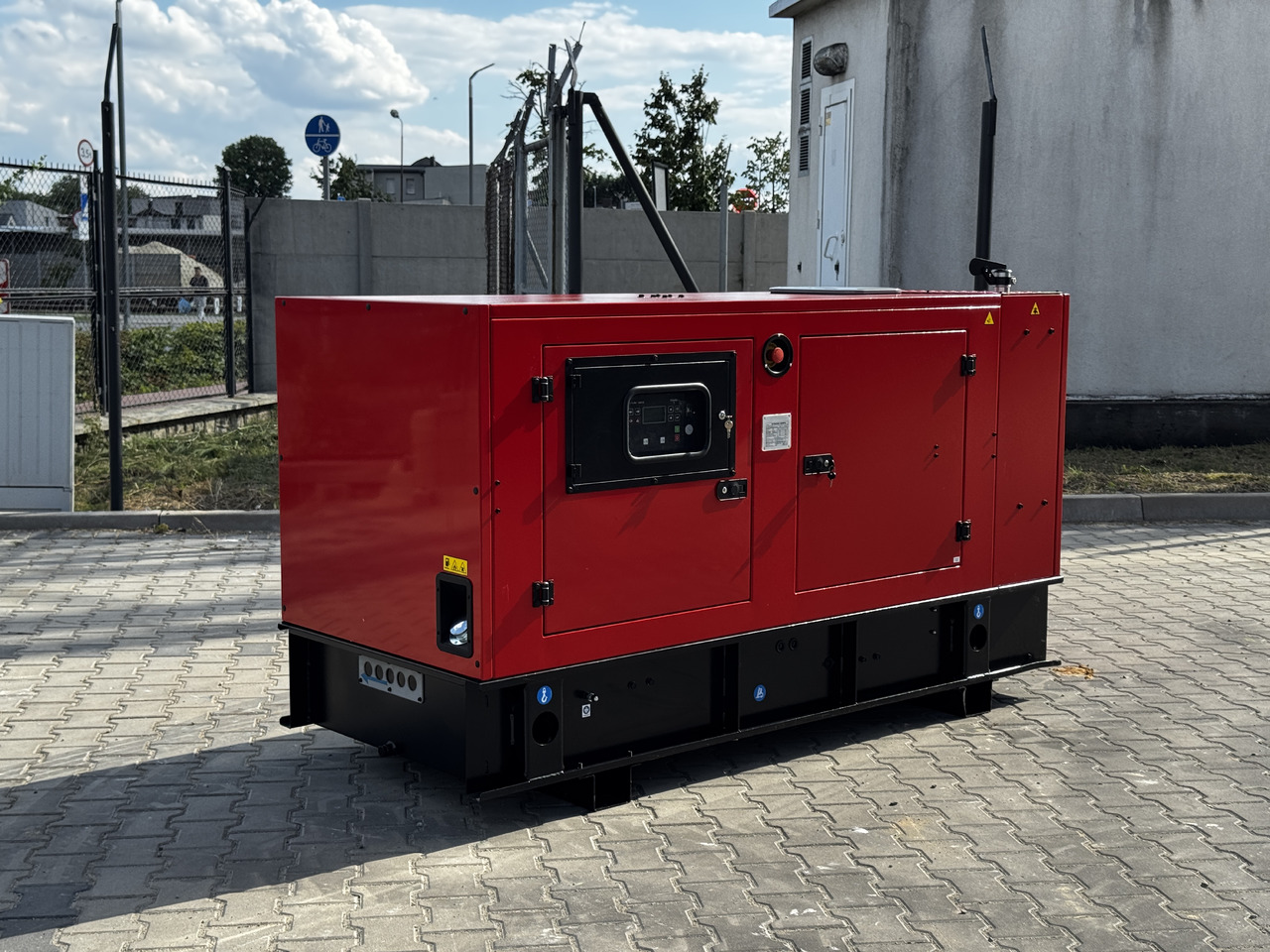 IVECO 80 kVA / 65 kW - Generador industriale: foto 2 IVECO 80 kVA / 65 kW - Generador industriale: foto 2