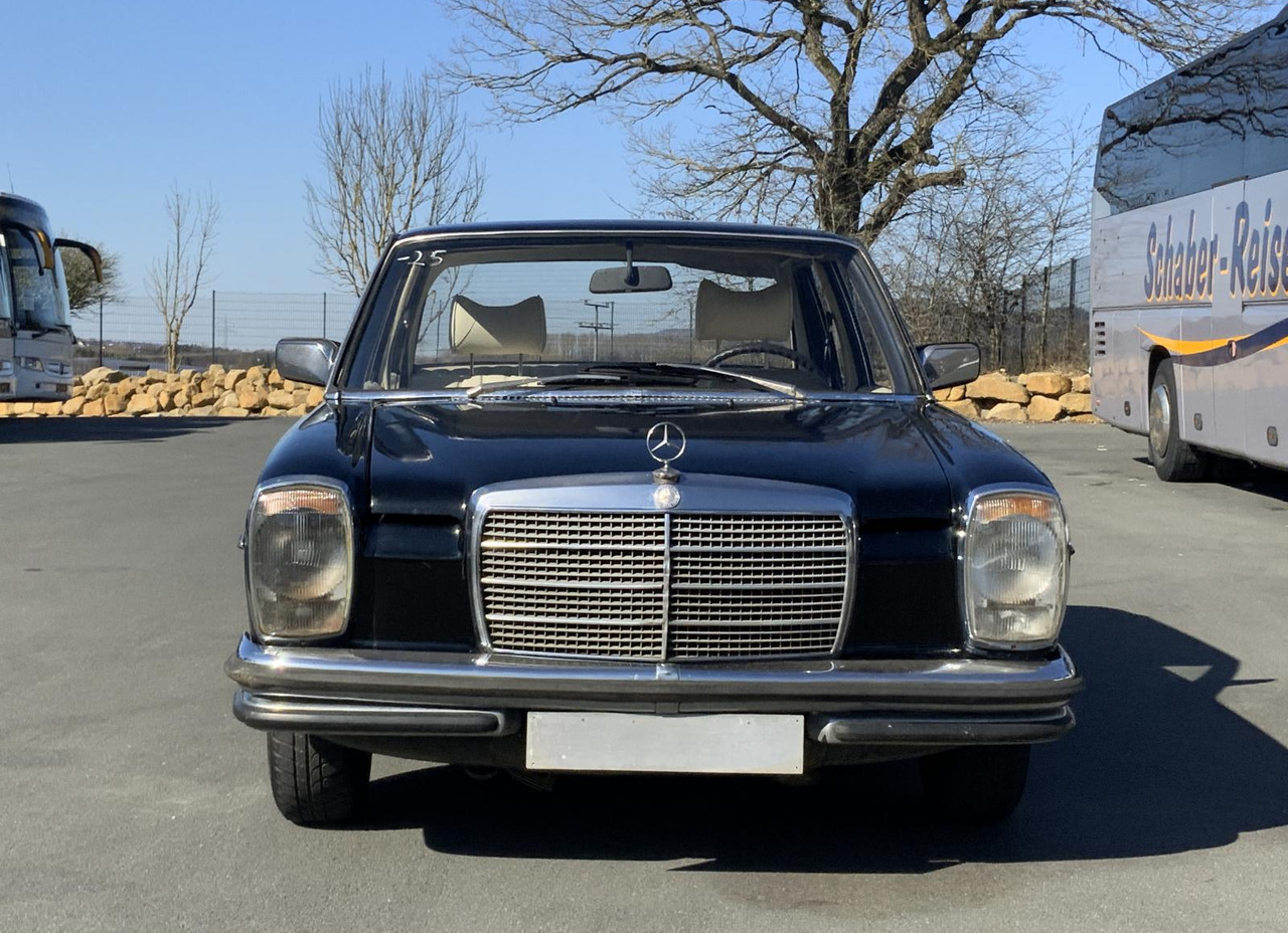 Coche Mercedes-Benz 200 D/8: foto 9