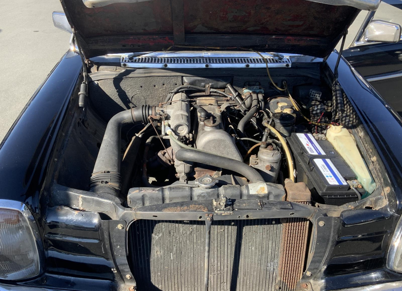 Coche Mercedes-Benz 200 D/8: foto 12