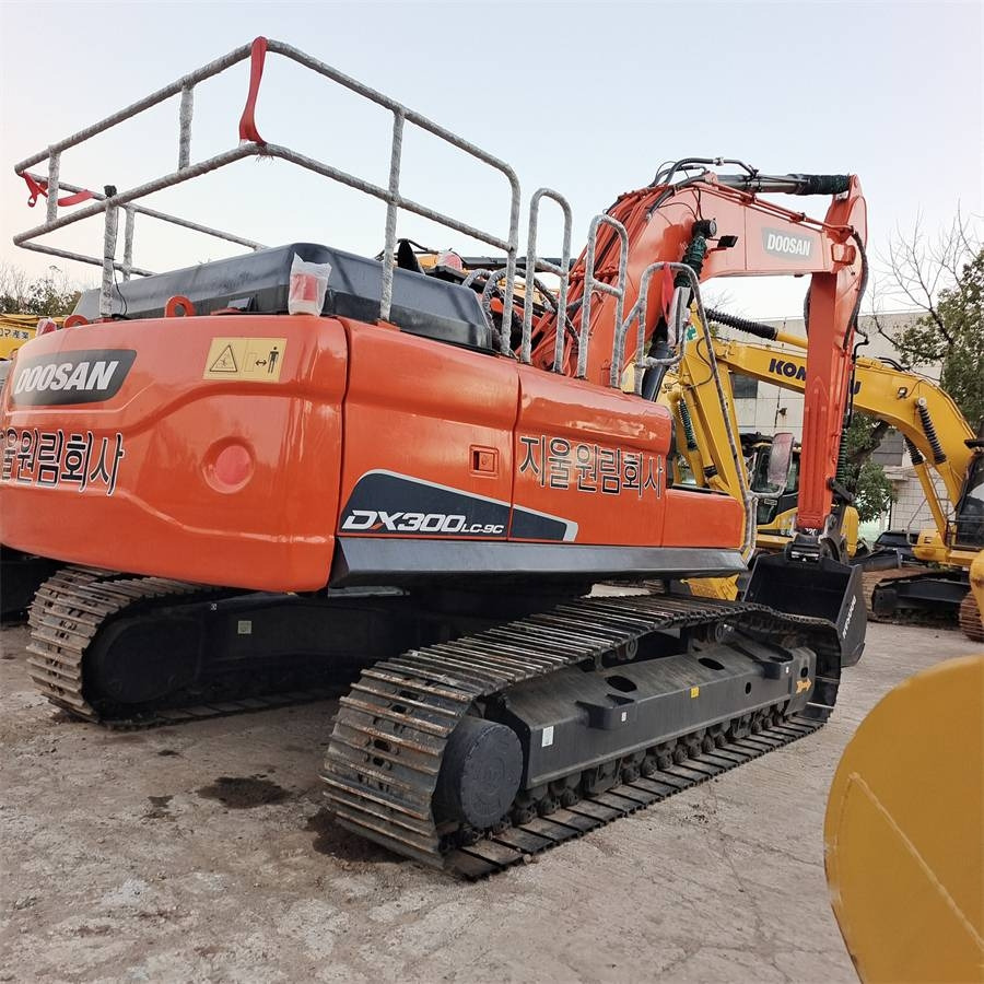 Doosan DX 300 LC - Excavadora de cadenas: foto 1 Doosan DX 300 LC - Excavadora de cadenas: foto 1