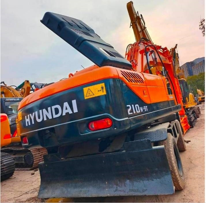 Hyundai 210 W-9 - Excavadora de ruedas: foto 2 Hyundai 210 W-9 - Excavadora de ruedas: foto 2