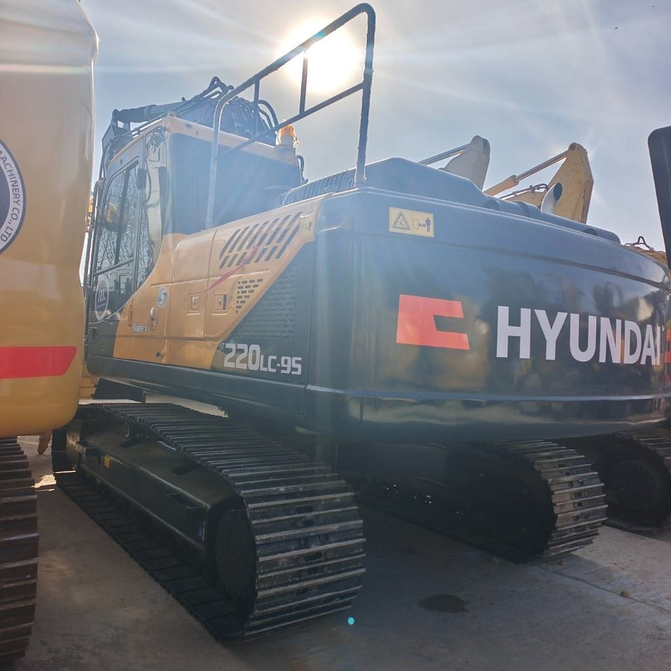 Hyundai 220LC-9T - Excavadora de cadenas: foto 5 Hyundai 220LC-9T - Excavadora de cadenas: foto 5