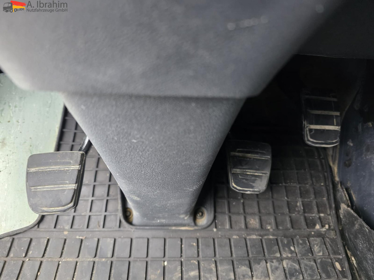 Scania R560 | 6x4 | V8 | Blatt Blatt | Schaltgetriebe |Kipphydraulik | Klima | Trommelbremse| 3 Pedals - Cabeza tractora: foto 4 Scania R560 | 6x4 | V8 | Blatt Blatt | Schaltgetriebe |Kipphydraulik | Klima | Trommelbremse| 3 Pedals - Cabeza tractora: foto 4
