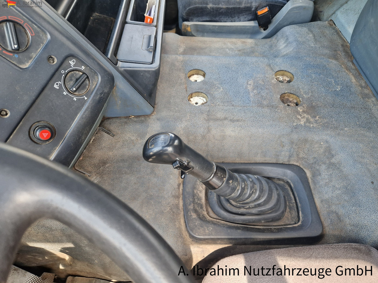 Daf CF 290 Wassertank 13500 L, Tank verzinkt Vorlauf- Lift- Lenkachse - Camión cisterna: foto 4 Daf CF 290 Wassertank 13500 L, Tank verzinkt Vorlauf- Lift- Lenkachse - Camión cisterna: foto 4