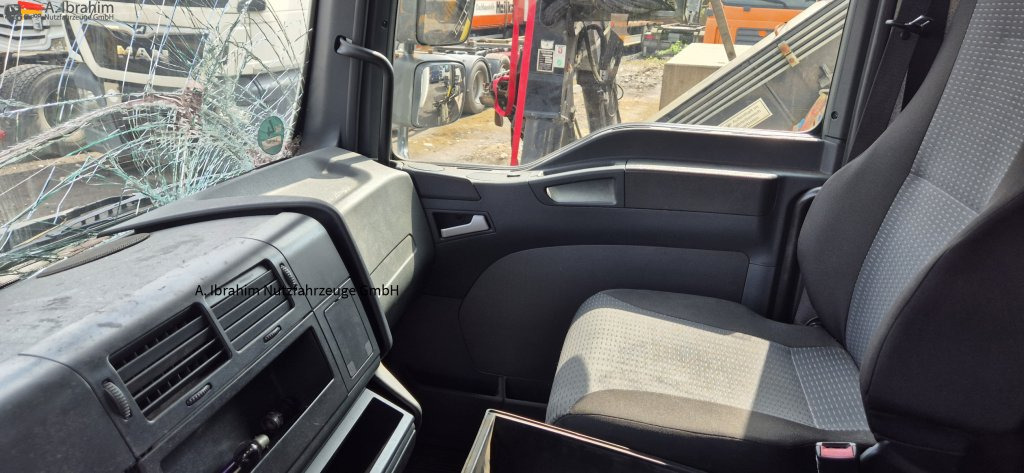 MAN TGL 8.150 4X2 BL Unfallschaden bedingt fahrbereit, Motor ok - Furgoneta: foto 2 MAN TGL 8.150 4X2 BL Unfallschaden bedingt fahrbereit, Motor ok - Furgoneta: foto 2