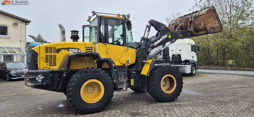 Cargadora de ruedas Komatsu WA 250 Zustand technisch ok, optisch 3-4 Unterlagen vorhanden: foto 13