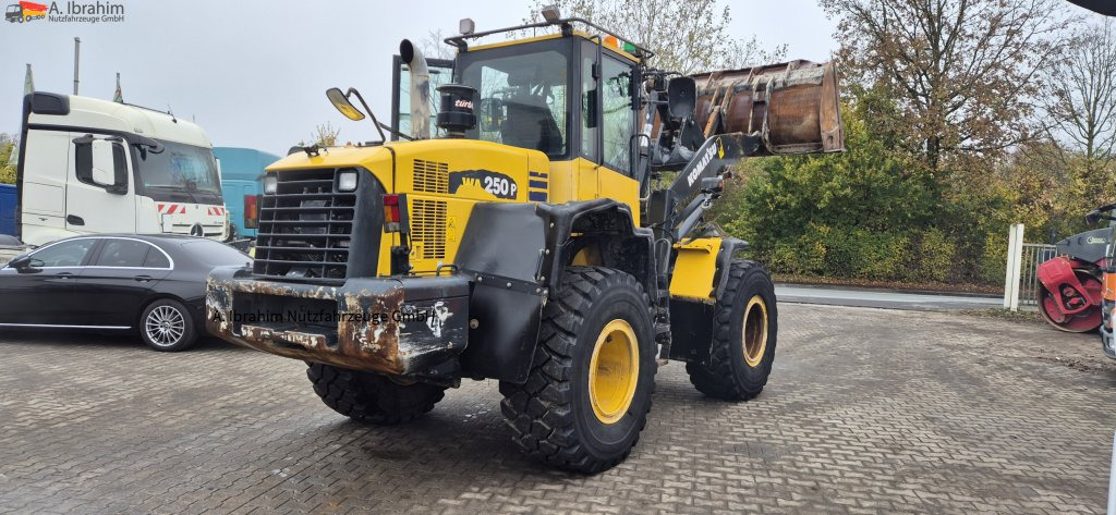 Cargadora de ruedas Komatsu WA 250 Zustand technisch ok, optisch 3-4 Unterlagen vorhanden: foto 12