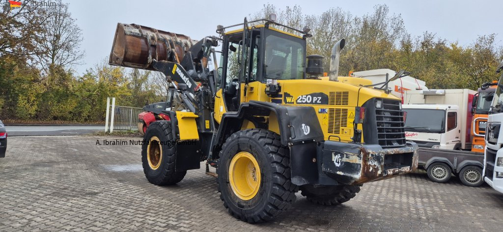 Cargadora de ruedas Komatsu WA 250 Zustand technisch ok, optisch 3-4 Unterlagen vorhanden: foto 11