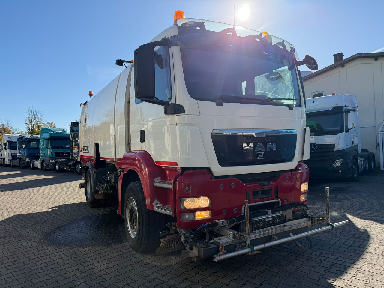 MAN TGS 18.440 Brock SL 280 2 Jumbo S 2 Seiten + HD | 12053 St. - Barredora vial: foto 1 MAN TGS 18.440 Brock SL 280 2 Jumbo S 2 Seiten + HD | 12053 St. - Barredora vial: foto 1
