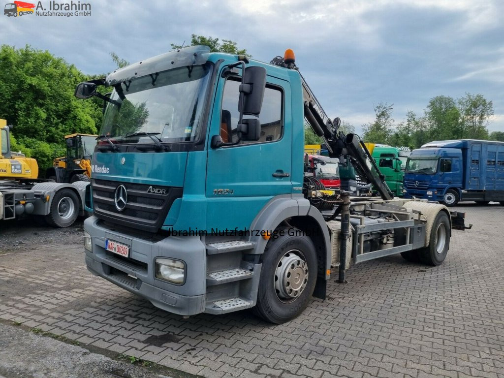 Mercedes-Benz 1824 DB 1824 Kipphydraulik, Kran MKG - Camión volquete, Camión grúa: foto 1 Mercedes-Benz 1824 DB 1824 Kipphydraulik, Kran MKG - Camión volquete, Camión grúa: foto 1