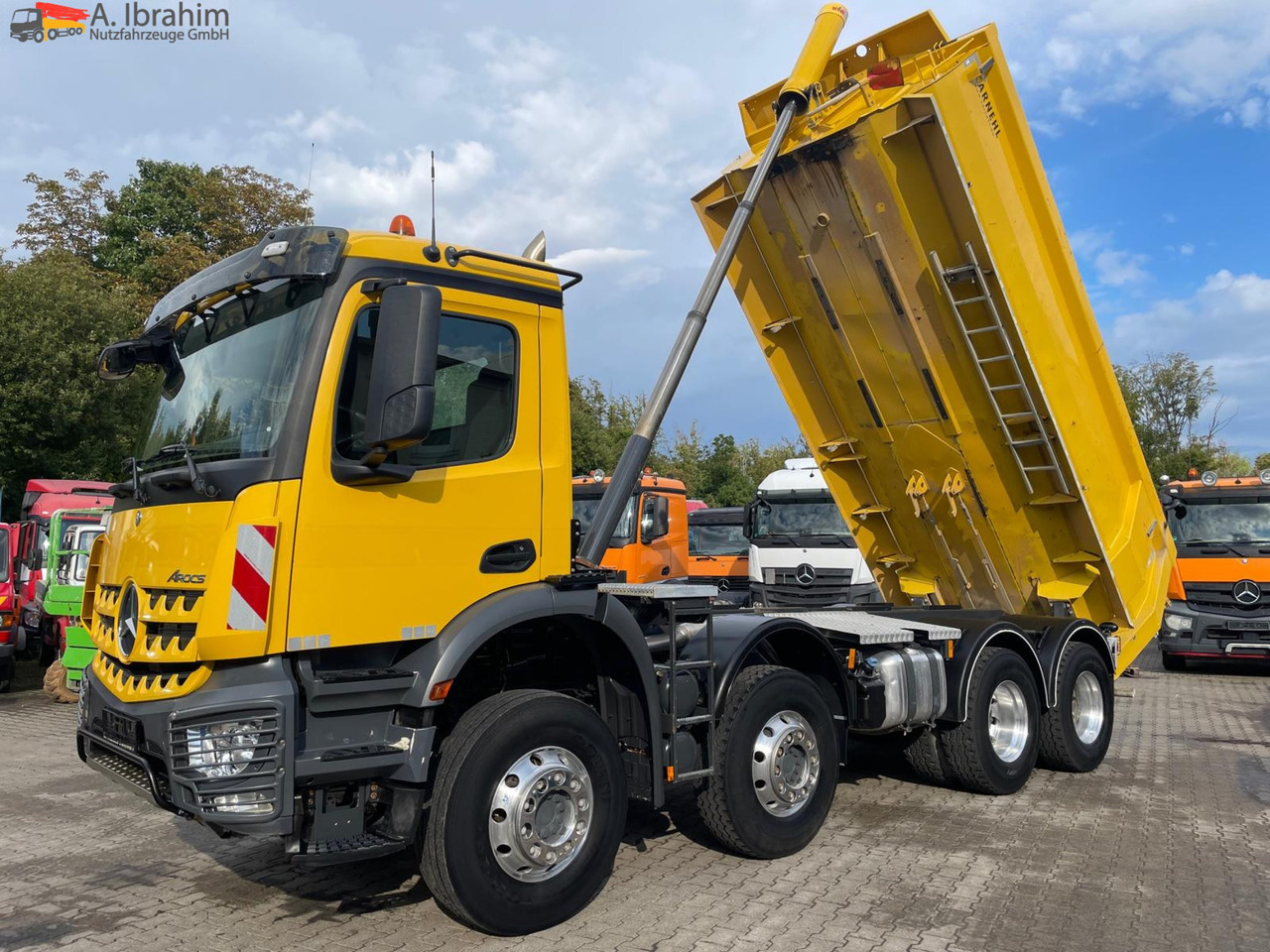 Mercedes-Benz AROCS 4143 8x4 Carnehl Kipper 20 m³ - Camión volquete: foto 1 Mercedes-Benz AROCS 4143 8x4 Carnehl Kipper 20 m³ - Camión volquete: foto 1