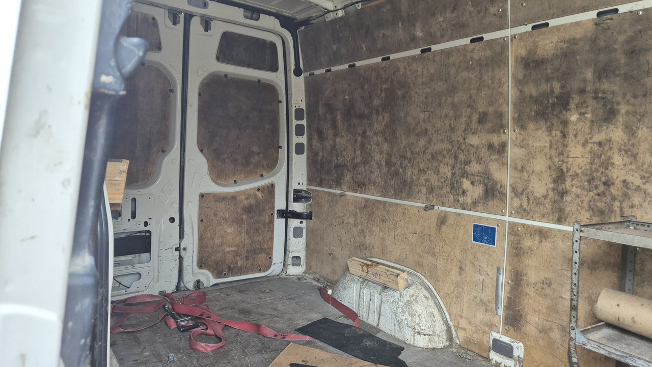 VW Crafter 2.5 Diesel Rost ja, technisch super, HU neu 01 2025 - Furgón: foto 5 VW Crafter 2.5 Diesel Rost ja, technisch super, HU neu 01 2025 - Furgón: foto 5