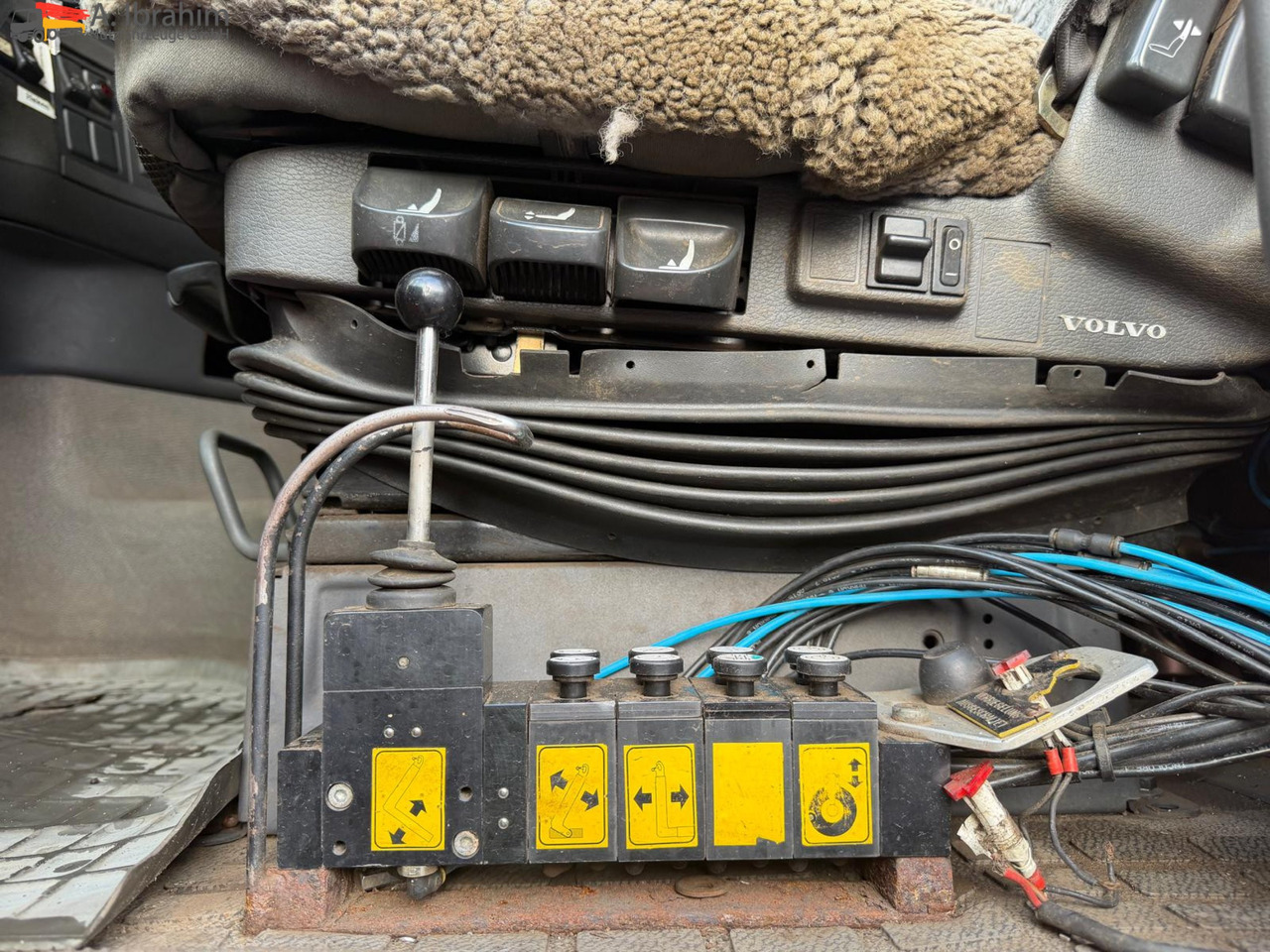 Volvo FH12-420 8x2 Fahrzeugpapiere Schweiz - Camión multibasculante: foto 4 Volvo FH12-420 8x2 Fahrzeugpapiere Schweiz - Camión multibasculante: foto 4