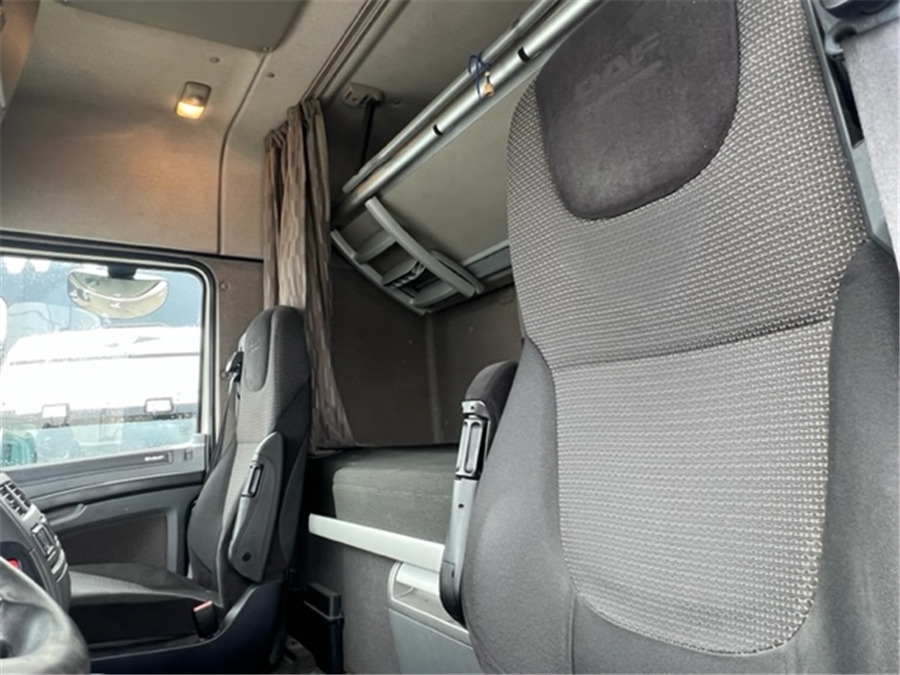 Cabeza tractora DAF XF 460: foto 8