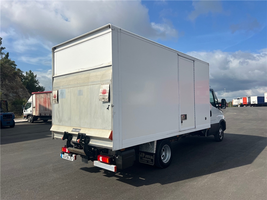 Iveco 35C16HA8 - Furgoneta caja cerrada: foto 4 Iveco 35C16HA8 - Furgoneta caja cerrada: foto 4