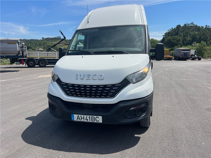 Iveco 35C16HA8V - Furgón: foto 2 Iveco 35C16HA8V - Furgón: foto 2