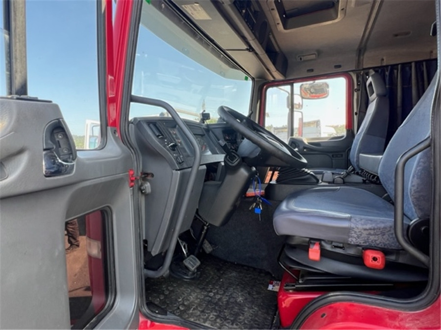 Foto del interior 1: Camión chasis Volvo FL250