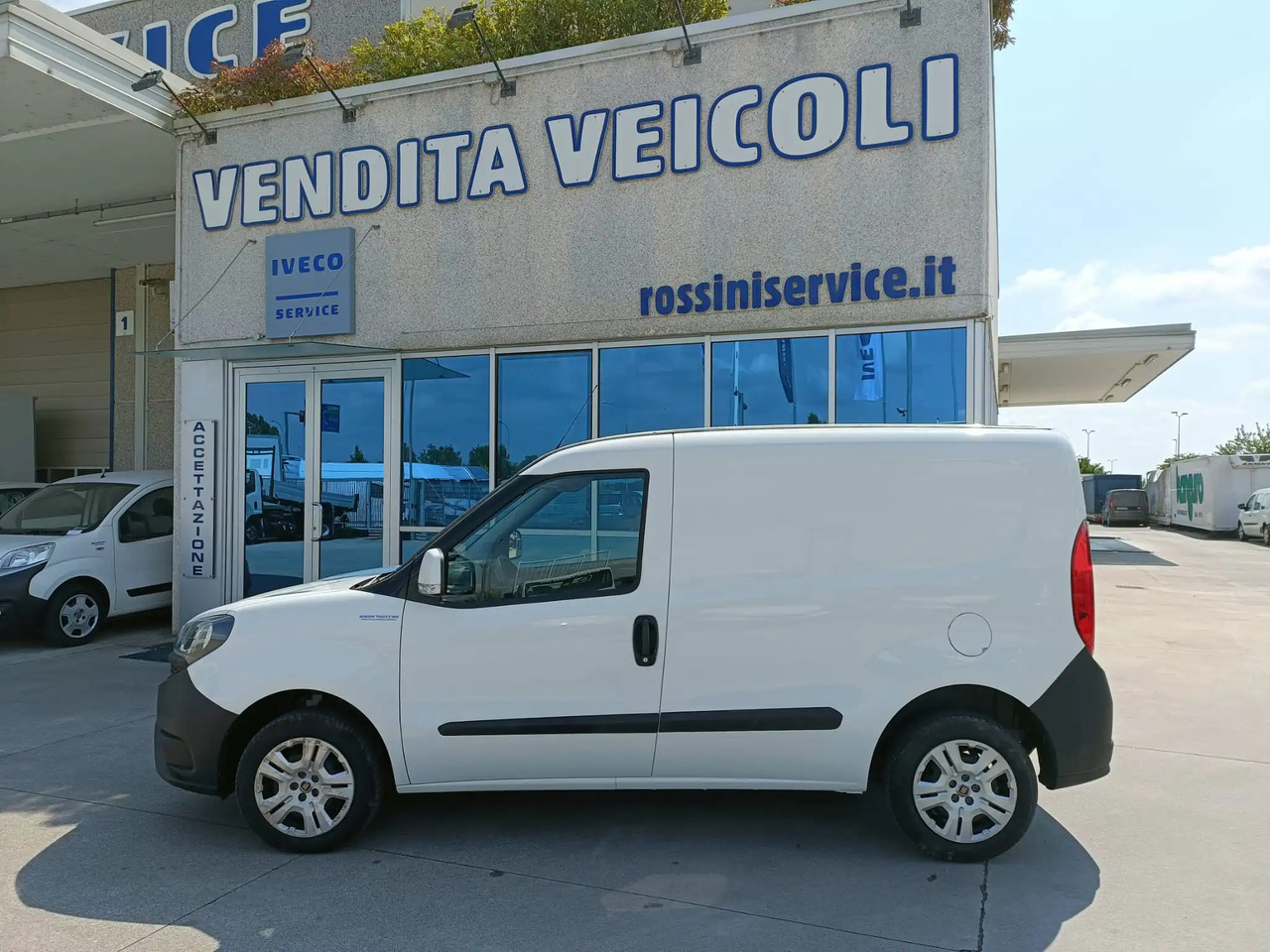 FIAT DOBLO CARGO 1.3 MJT SX - Furgón: foto 2 FIAT DOBLO CARGO 1.3 MJT SX - Furgón: foto 2