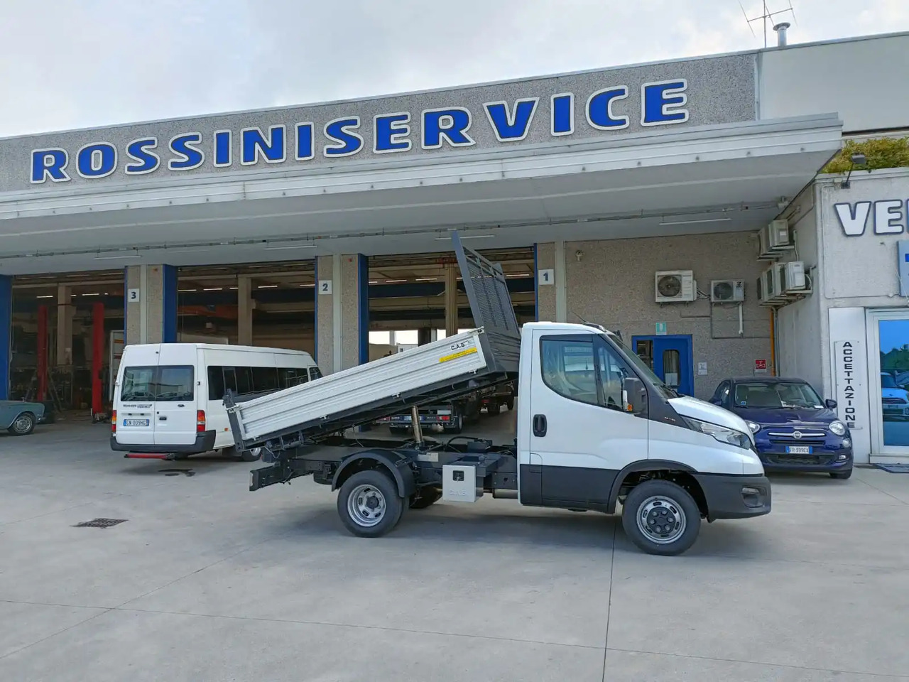 IVECO DAILY 35C16 3000 cc KM 0 - Furgoneta basculante: foto 3 IVECO DAILY 35C16 3000 cc KM 0 - Furgoneta basculante: foto 3