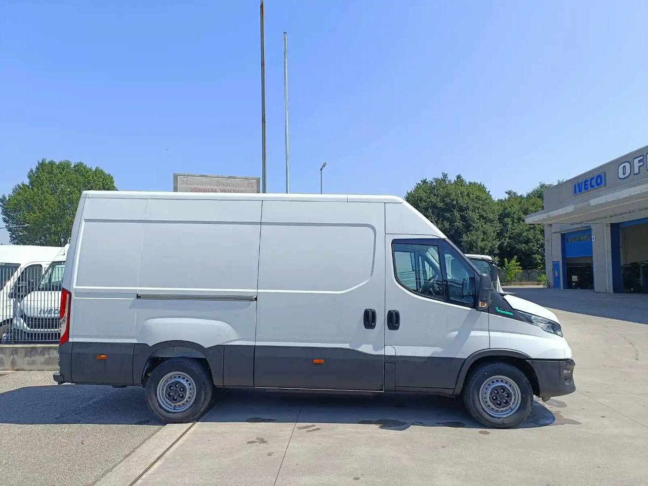 IVECO DAILY 35S14 L2H2 CNG METANO KM 0 - Furgón: foto 4 IVECO DAILY 35S14 L2H2 CNG METANO KM 0 - Furgón: foto 4