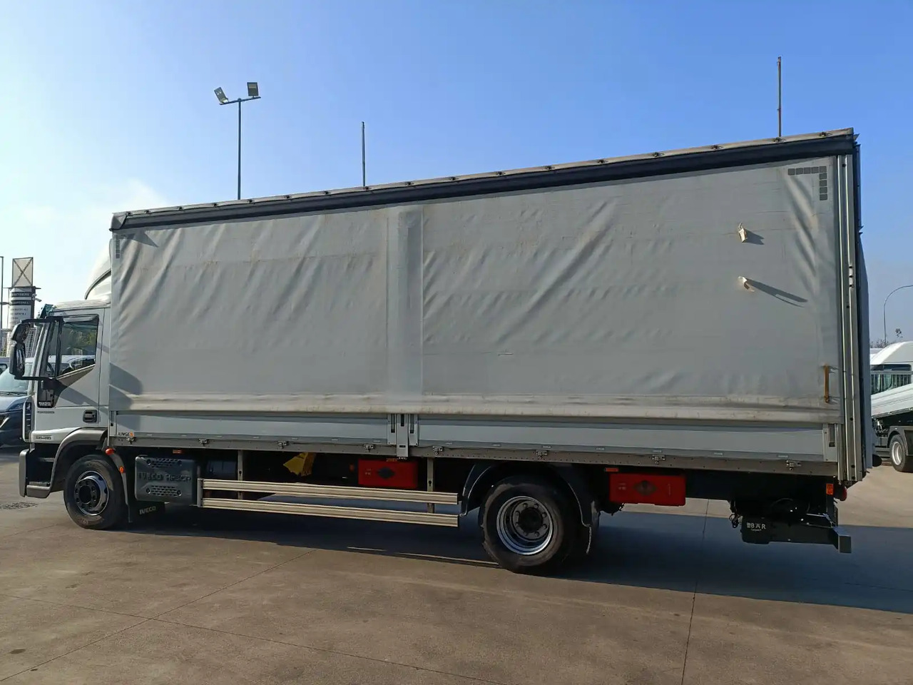 IVECO EUROCARGO 140E28P - Camión lona: foto 5 IVECO EUROCARGO 140E28P - Camión lona: foto 5