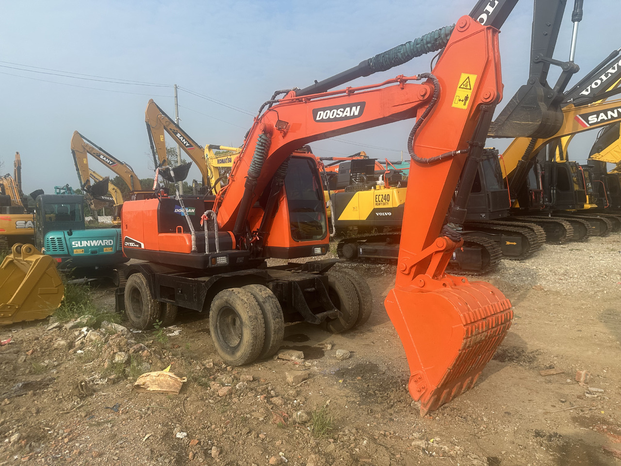 Doosan DX150W-9C - Excavadora de ruedas: foto 2 Doosan DX150W-9C - Excavadora de ruedas: foto 2