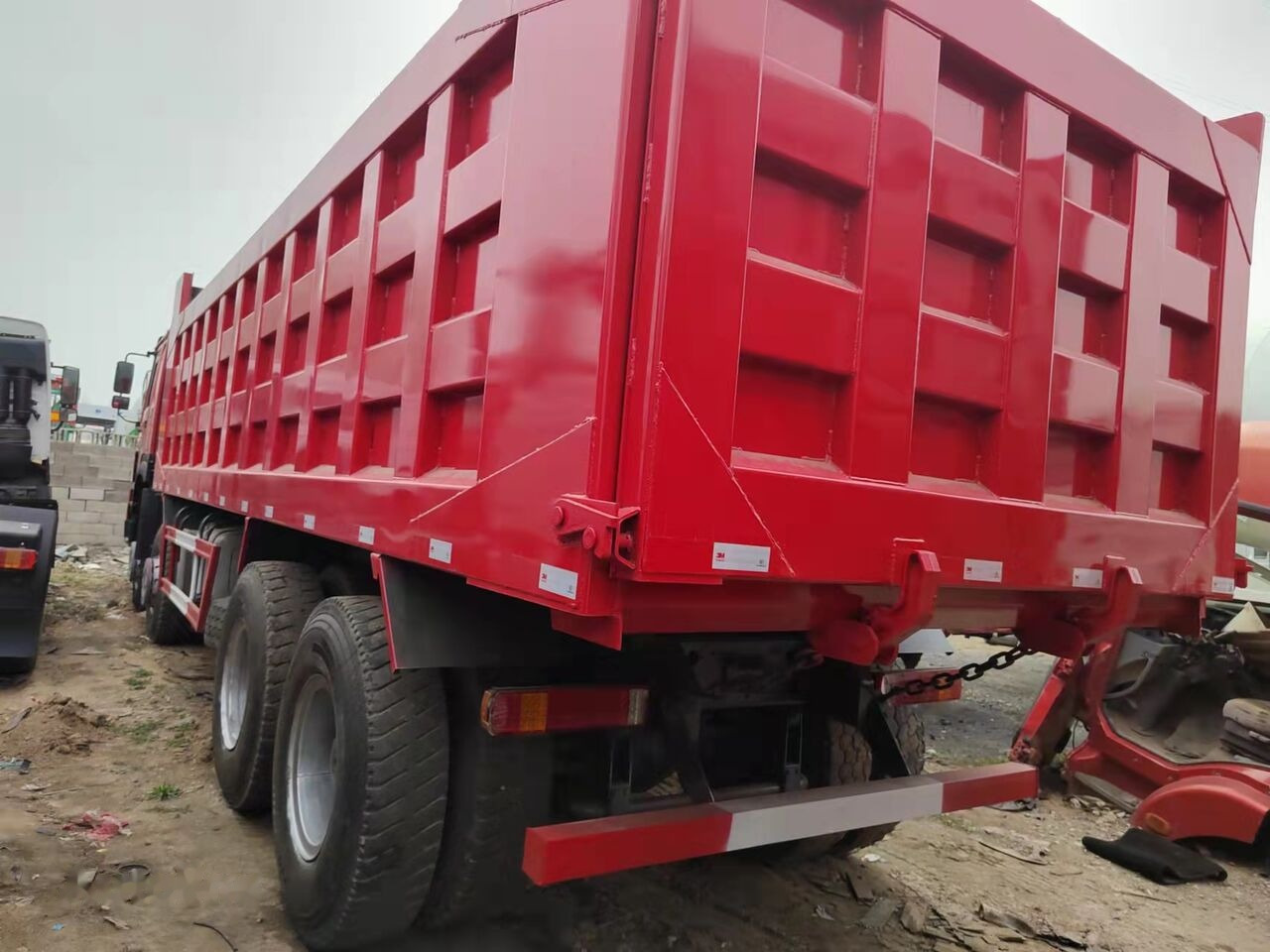 Howo 375 8x4 - Camión volquete: foto 4 Howo 375 8x4 - Camión volquete: foto 4